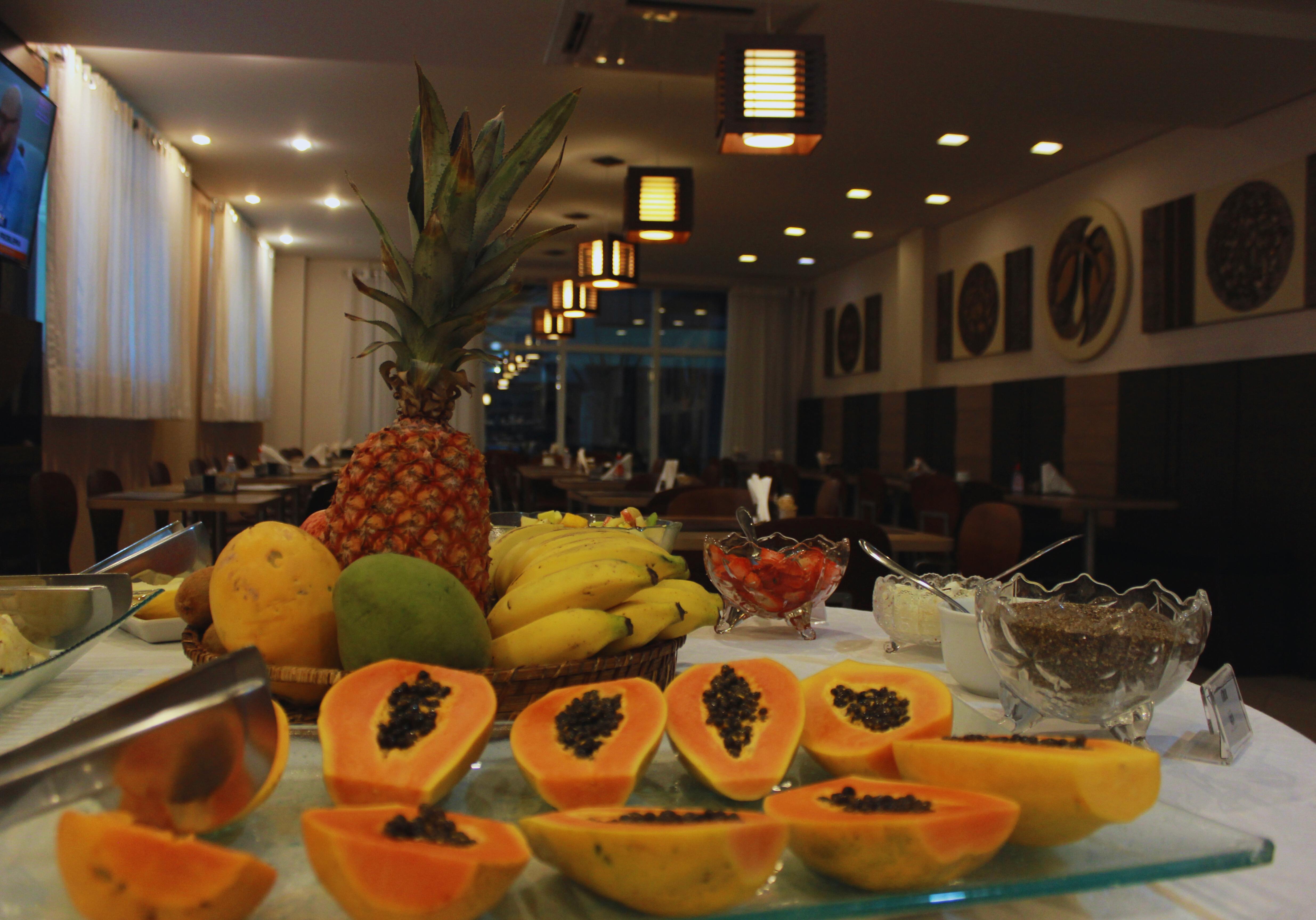 Gontijo Inn Hotel Itajubá Εξωτερικό φωτογραφία A fruit buffet