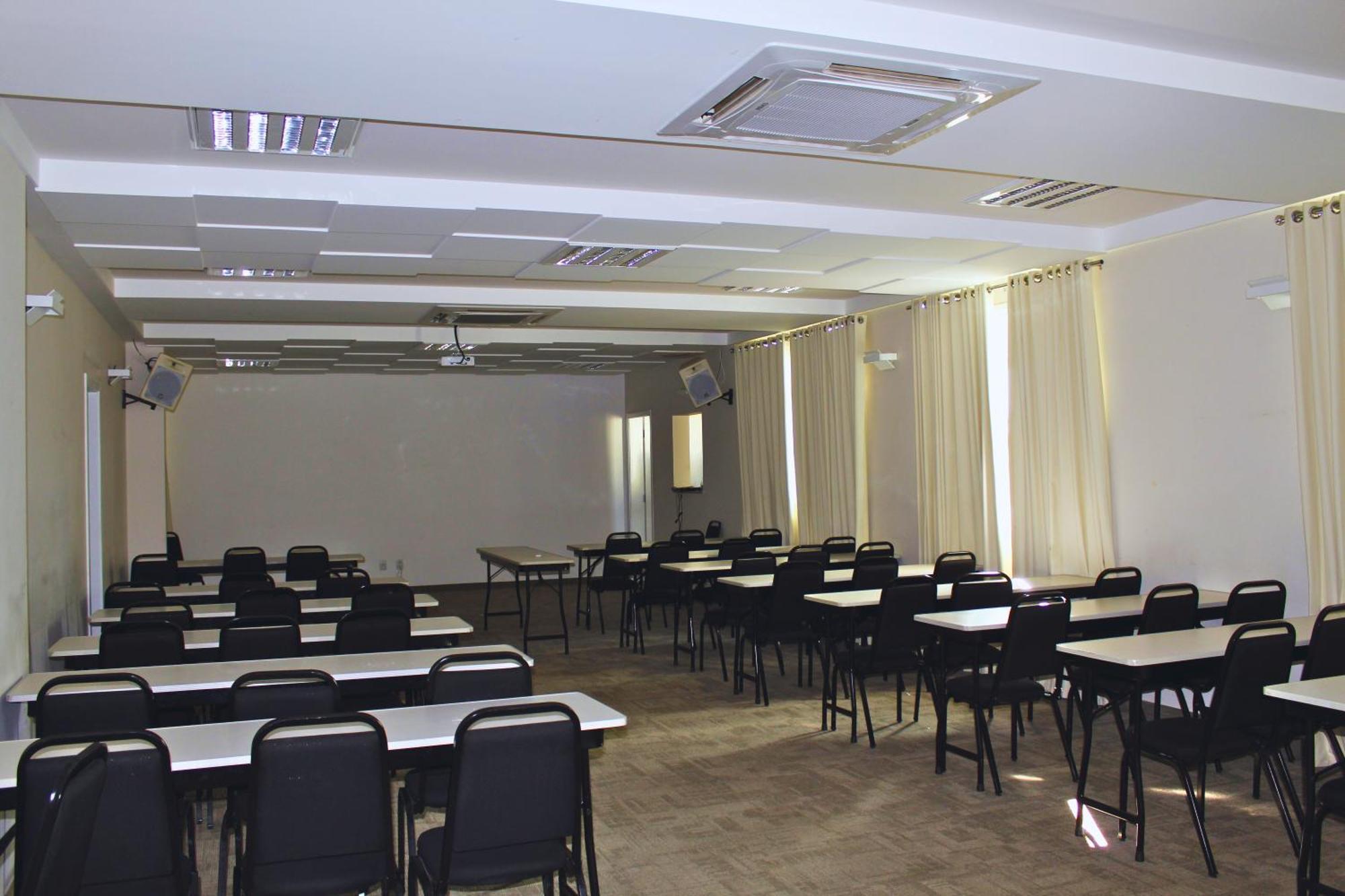 Gontijo Inn Hotel Itajubá Εξωτερικό φωτογραφία A typical classroom at the university