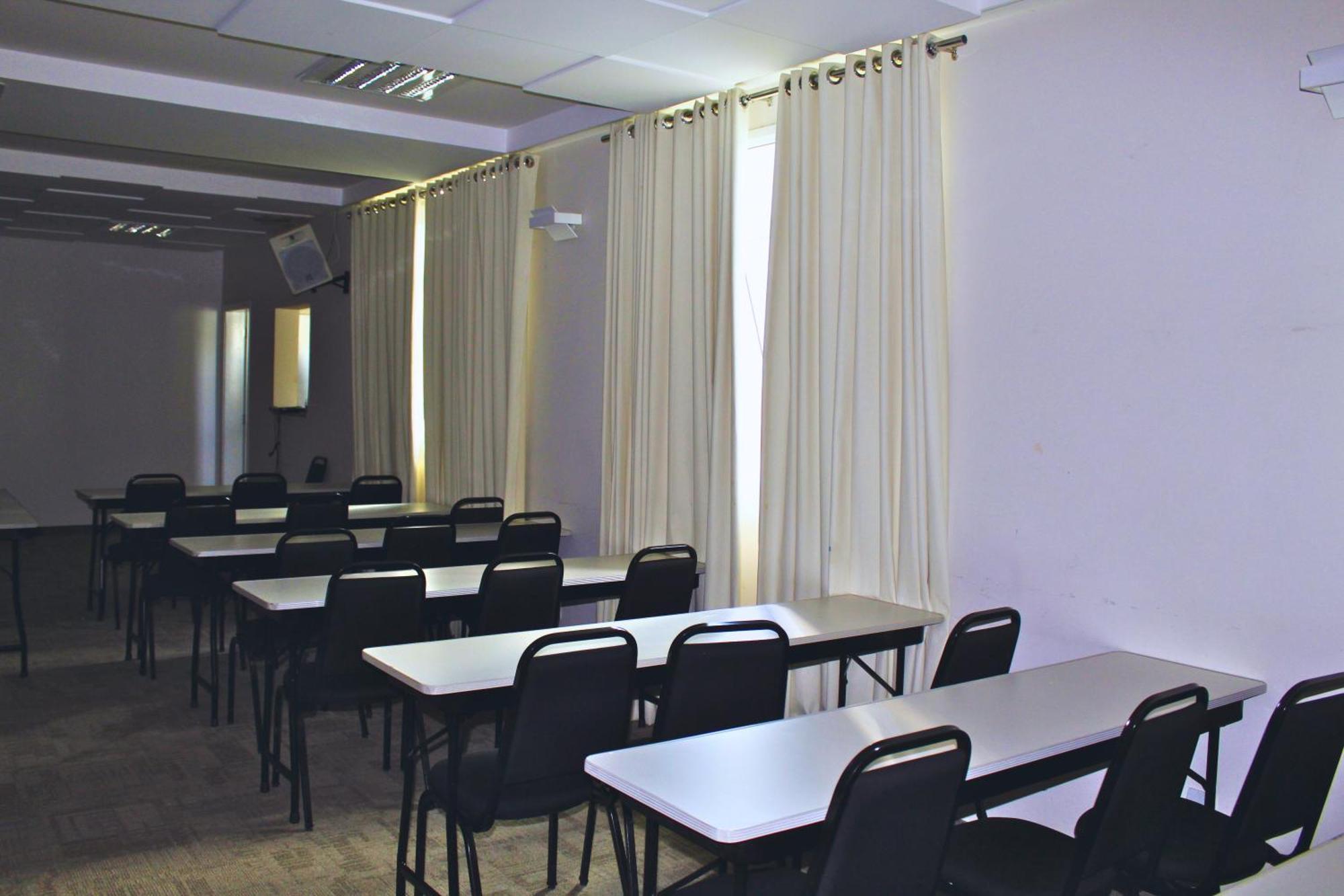 Gontijo Inn Hotel Itajubá Εξωτερικό φωτογραφία A typical classroom at the university