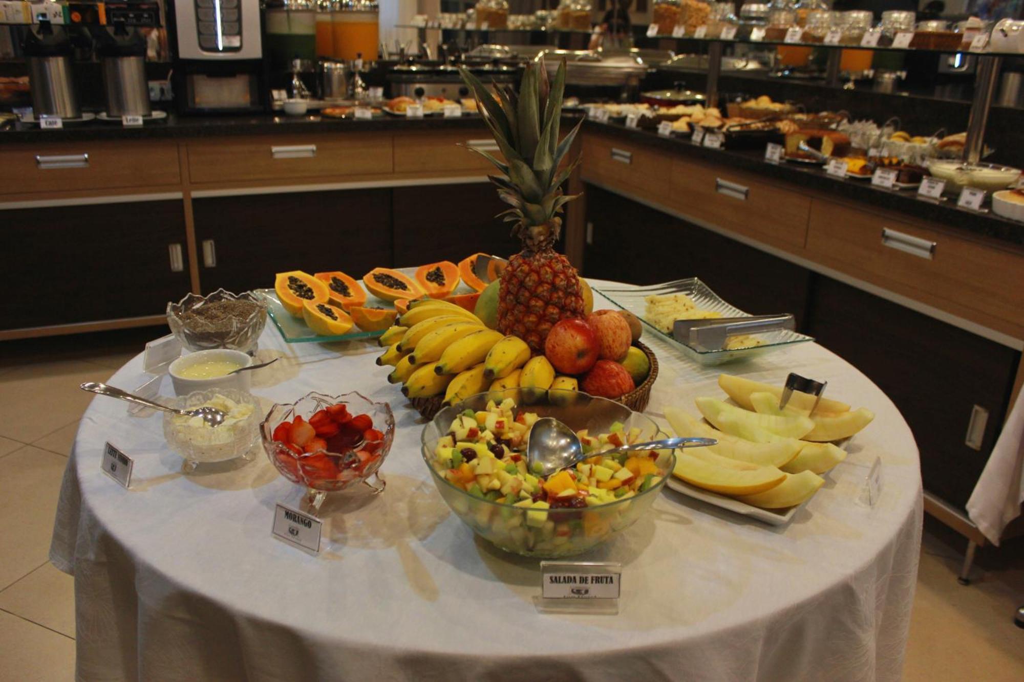Gontijo Inn Hotel Itajubá Εξωτερικό φωτογραφία Fruit salad