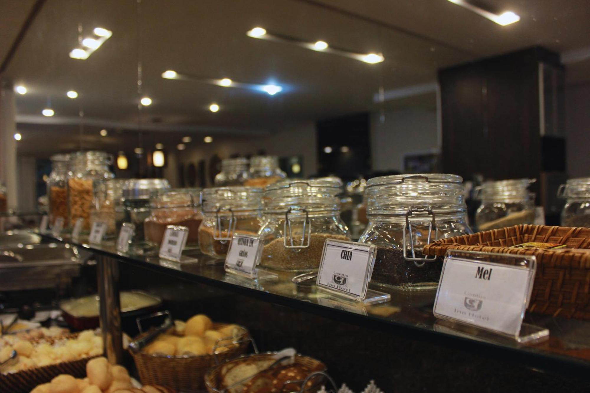 Gontijo Inn Hotel Itajubá Εξωτερικό φωτογραφία A selection of teas at a buffet